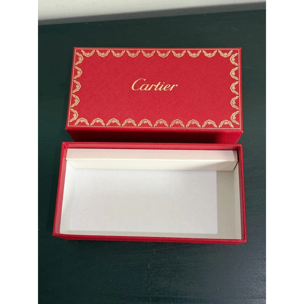 Cartier red presentation